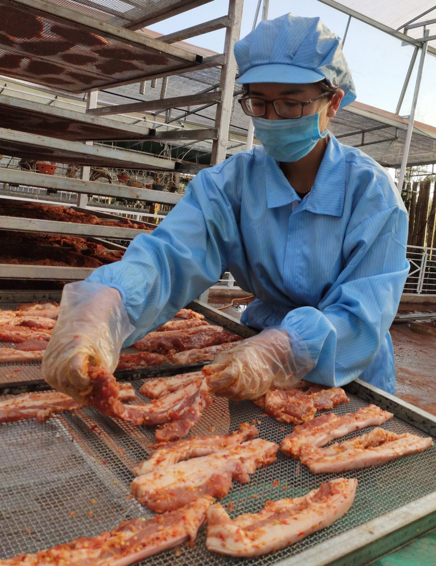 Sản phẩm thịt heo Brong một nắng của huyện Đức Cơ đạt chứng nhận OCOP 3 sao cấp tỉnh. Ảnh: Hà Duy Sản phẩm thịt heo Brong một nắng của huyện Đức Cơ đạt chứng nhận OCOP 3 sao cấp tỉnh. Ảnh: Hà Duy