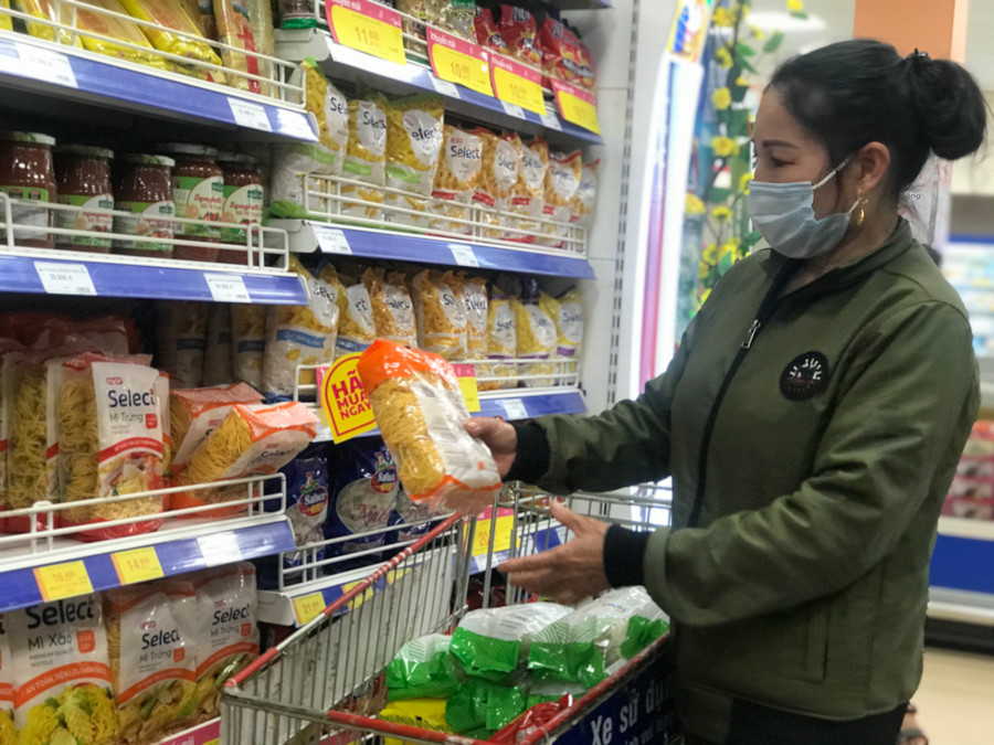 Sở Công thương yêu cầu các đơn vị kinh doanh thương mại bổ sung số lượng hàng hóa dự trữ phòng-chống dịch hơn 10 ngàn tỷ đồng/tháng. Ảnh: Đức Thụy Siêu thị Co.op Mart Pleiku. Ảnh: Đức Thụy