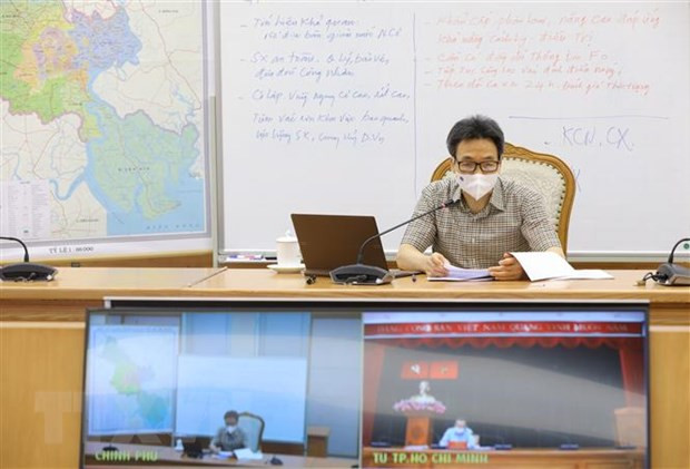 Phó Thủ tướng Vũ Đức Đam, Trưởng Ban Chỉ đạo Quốc gia phòng, chống dịch COVID-19, phát biểu tại buổi giao ban trực tuyến với lãnh đạo Thành phố Hồ Chí Minh. (Ảnh: Nguyễn Điệp/TTXVN)