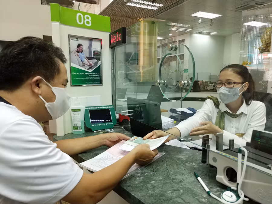 Các ngân hàng thương mại chủ động phối hợp với cơ quan thuế trong công tác thu ngân sách nhà nước. Ảnh: Sơn Ca