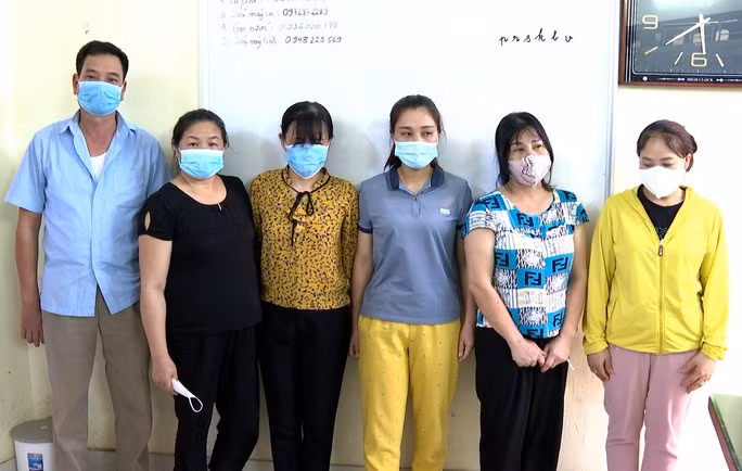 Những người trong đường dây buôn bán hóa đơn khống ngàn tỉ đồng bị Công an TP Thanh Hóa bắt giữ hôm 30-5