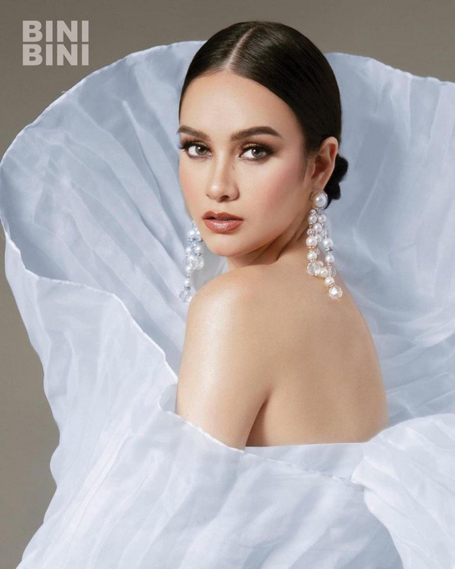 Năm nay cô 24 tuổi và sở hữu chiều cao lên tới 1m80.