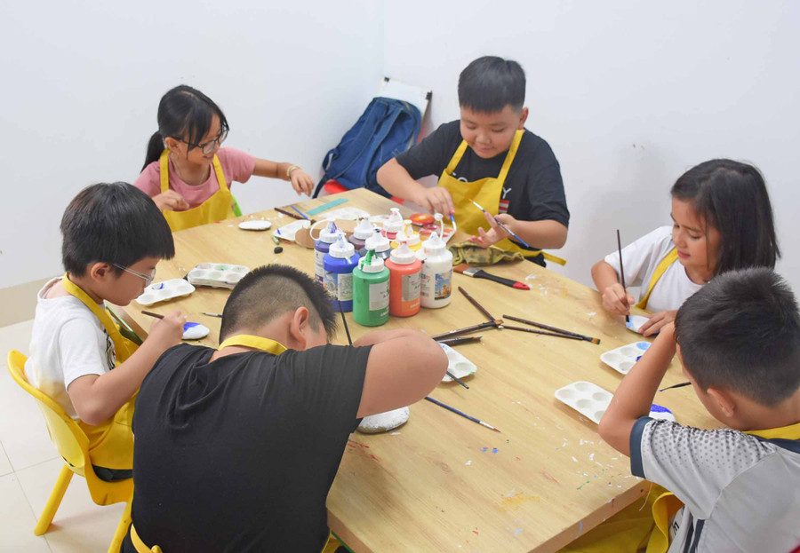 Không khí vui tươi tại lớp học vẽ ở Trung tâm Vietskill Gia Lai (116 Nguyễn Lương Bằng, TP. Pleiku). Ảnh: Phương Duyên