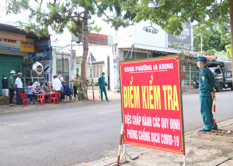 Chủ tịch UBND các xã, phường chịu trách nhiệm trước lãnh đạo UBND thành phố về việc chấp hành công tác phòng-chống dịch Covid-19 trên địa bàn mình quản lý