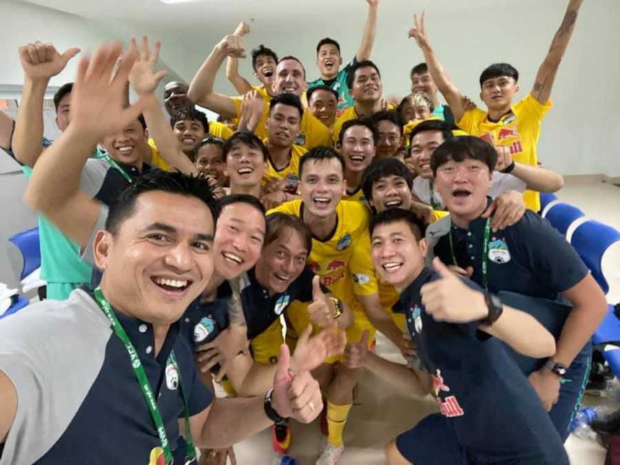 Thái Lan thèm ngất ngây những gì HLV Kiatisak đang làm với HAGL. Ảnh: FACEBOOK