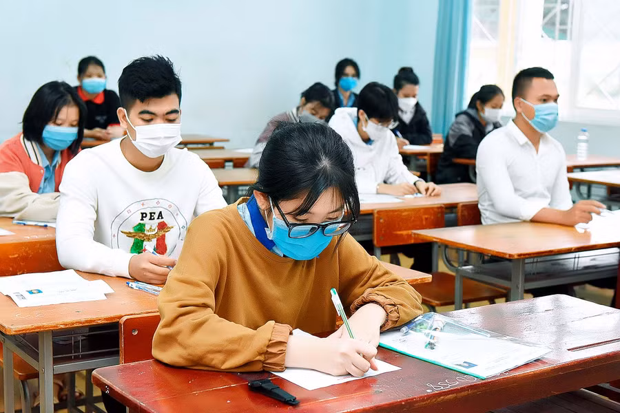 Đề thi Ngữ văn năm nay được đánh giá khá hay khi khơi gợi lẽ sống và khát vọng cống hiến trong thế hệ trẻ. Ảnh: Đức Thụy 