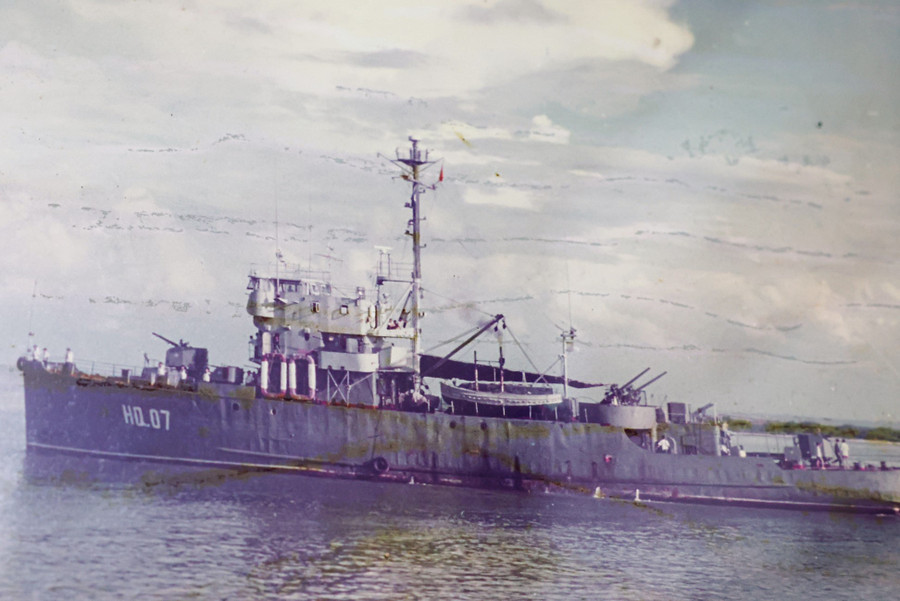 Tàu HQ-07 của lữ đoàn 171 hành quân đi làm nhiệm vụ bảo vệ dầu khí, năm 1995. ẢNH: TƯ LIỆU QUÂN CHỦNG HẢI QUÂN