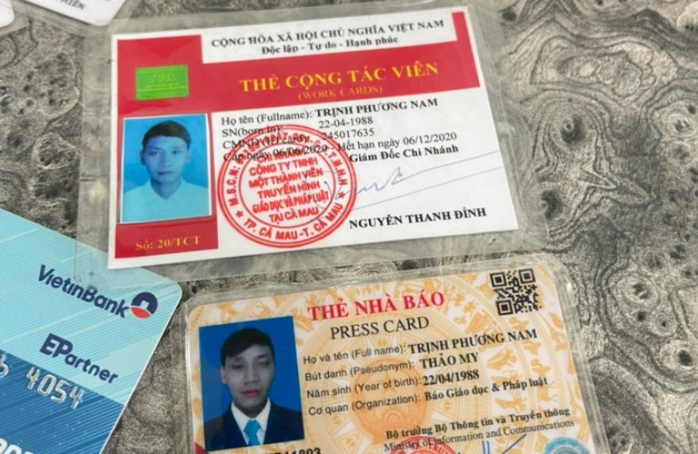 Một số giấy tờ thu giữ được trong quá trình bắt Trịnh Phương Nam. ẢNH: CÔNG AN CUNG CẤP