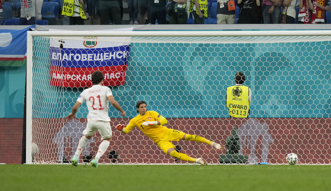 Cú sút quyết định của Mikel Oyarzabal giúp Tây Ban Nha ghi tên vào bán kết