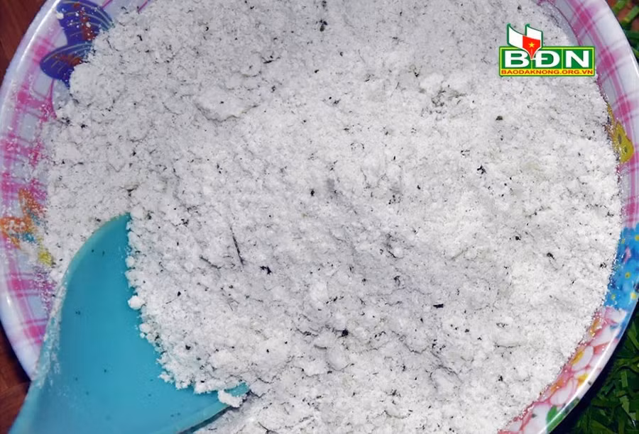 Bột gạo lá Rnhao - nguyên liệu không thể thiếu trong món canh bồi của người M'nông.