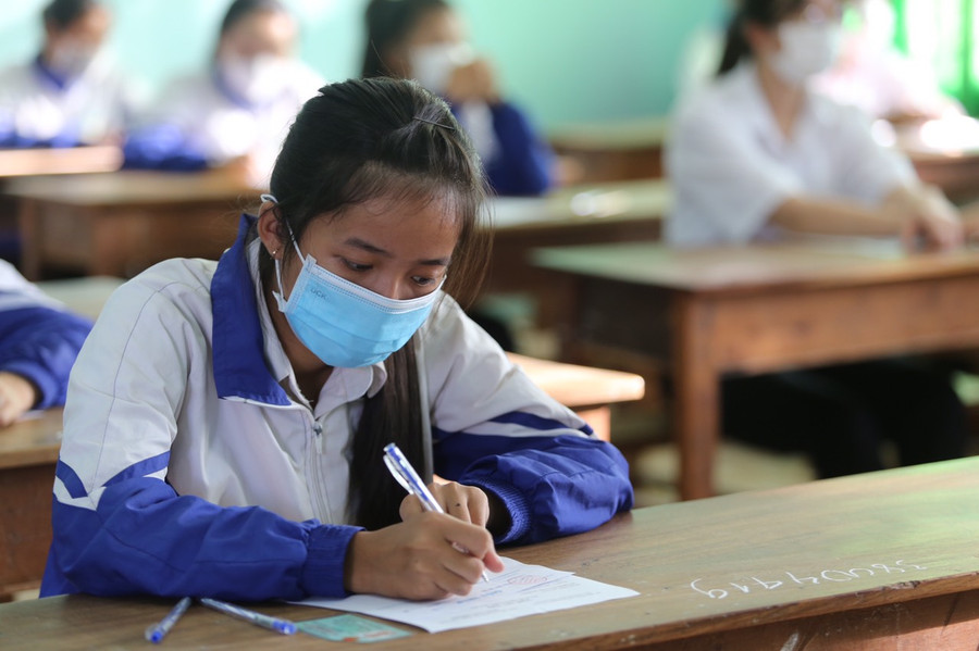 Điểm Trường THPT Nguyễn Du (xã Ia Rsươm, huyện Krông Pa) có 188 thí sinh đăng ký thi. Các thí sinh sẵn sàng bước vào môn thi đầu tiên. Ảnh: Văn Ngọc