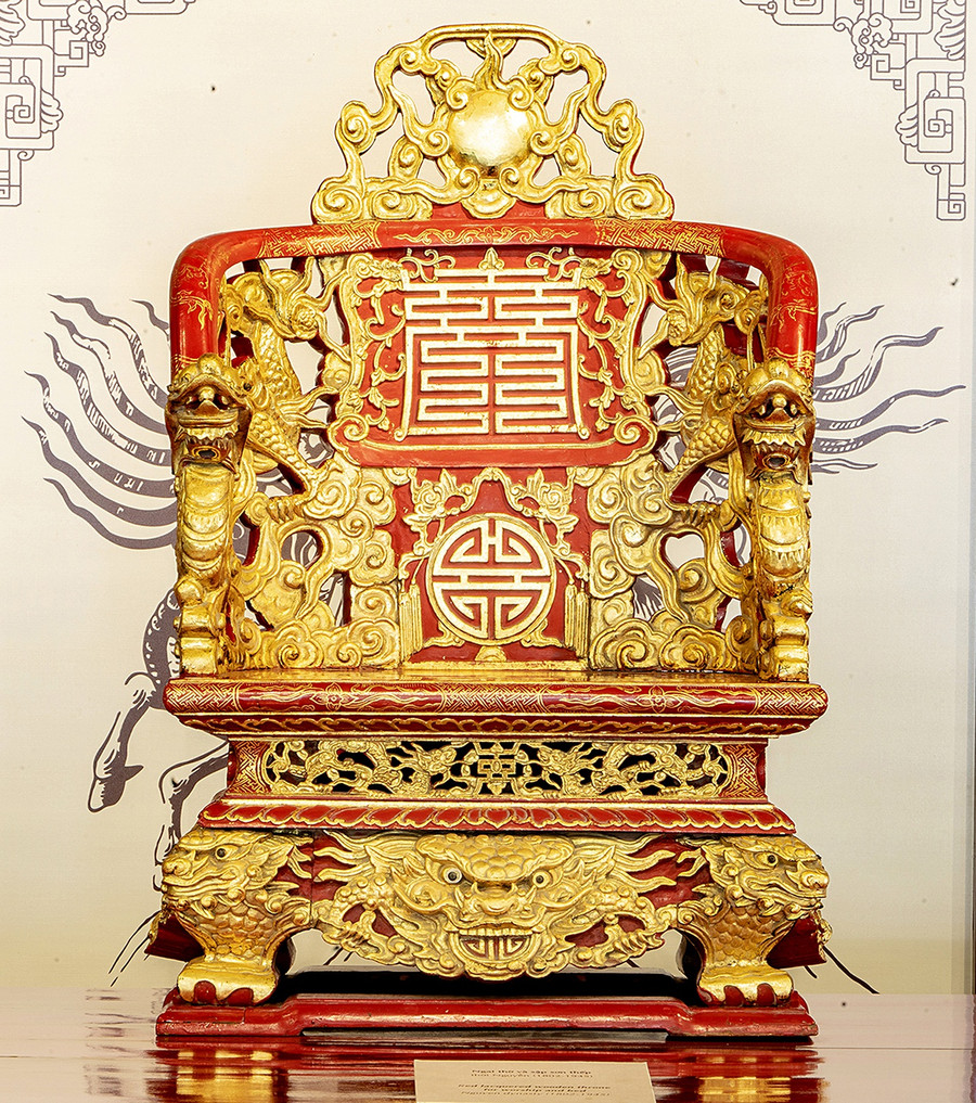 Ngai vàng của hoàng đế triều Nguyễn. Ngai vàng của hoàng đế triều Nguyễn.