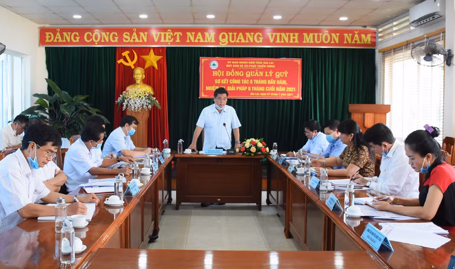 Phó Chủ tịch UBND tỉnh Kpă Thuyên chủ trì cuộc họp đánh giá kết quả thu tiền dịch vụ môi trường rừng 6 tháng đầu năm và triển khai nhiệm vụ công tác những tháng còn lại năm 2021. Ảnh: Minh Nguyễn