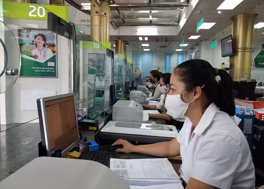 Vietcombank quyết định giảm lãi suất cho vay đối khách hàng từ ngày 15-7-2021 đến hết ngày 31-12-2021. Ảnh: Sơn Ca
