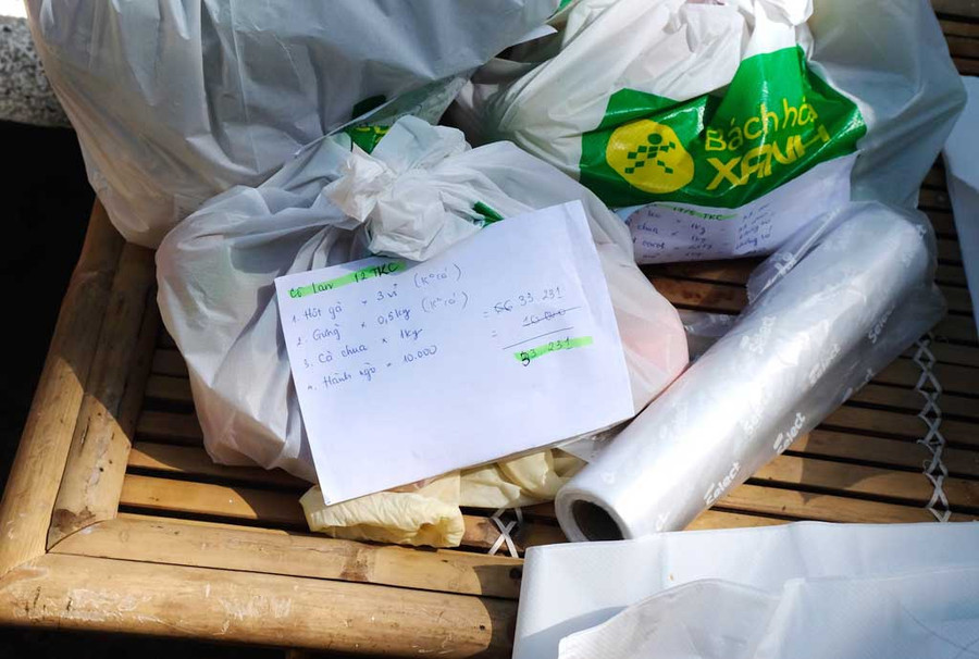 Các đơn hàng đều ghi rõ thông tin và giá tiền từng món