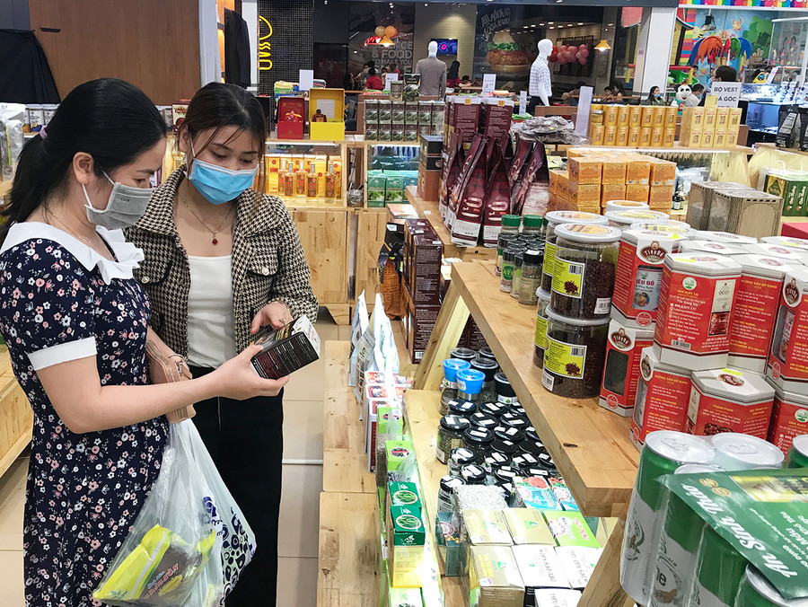 Nhiều hợp tác xã đã có sản phẩm đạt chứng nhận OCOP 3-4 sao cấp tỉnh. Ảnh: Vũ Thảo Nhiều HTX đã có sản phẩm đạt chứng nhận OCOP 3-4 sao. Ảnh: Vũ Thảo