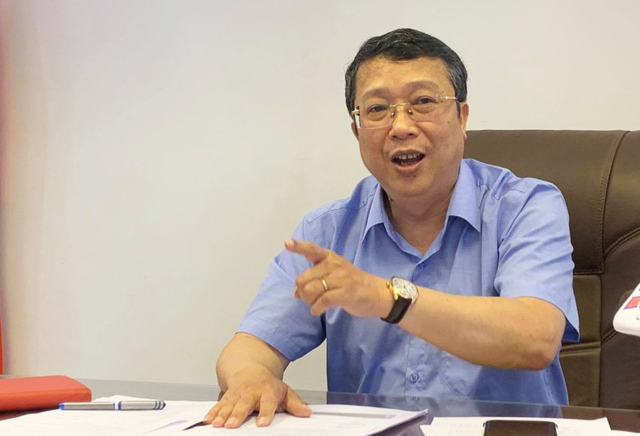 Ông Hoàng Trung khẳng định, loại bỏ Glyphosate là quyết định đã có lộ trình 2 năm, không thể tiếp tục gia hạn sử dụng chỉ vì lợi ích của một số doanh nghiệp mà xem nhẹ sức khỏe người dân, môi trường - Ảnh Phan Hậu  Ông Hoàng Trung khẳng định, loại bỏ Glyphosate là quyết định đã có lộ trình 2 năm, không thể tiếp tục gia hạn sử dụng chỉ vì lợi ích của một số doanh nghiệp mà xem nhẹ sức khỏe người dân, môi trường - Ảnh Phan Hậu