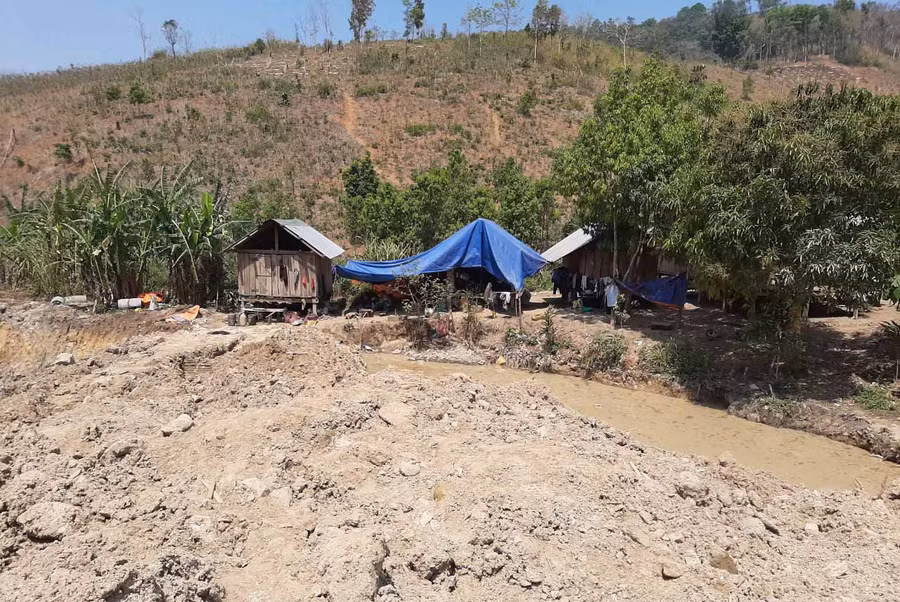 Vụ khai thác vàng trái phép tại đoạn giáp ranh giữa xã Hà Tây (huyện Chư Pah) và xã Đak Sơ Mei (huyện Đak Đoa)