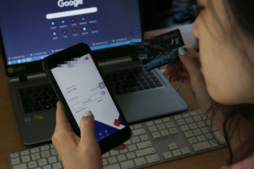 Dù các ngân hàng liên tục cảnh báo nhưng vẫn có nhiều người mất tiền trong tài khoản Dù các ngân hàng liên tục cảnh báo nhưng vẫn có nhiều người mất tiền trong tài khoản