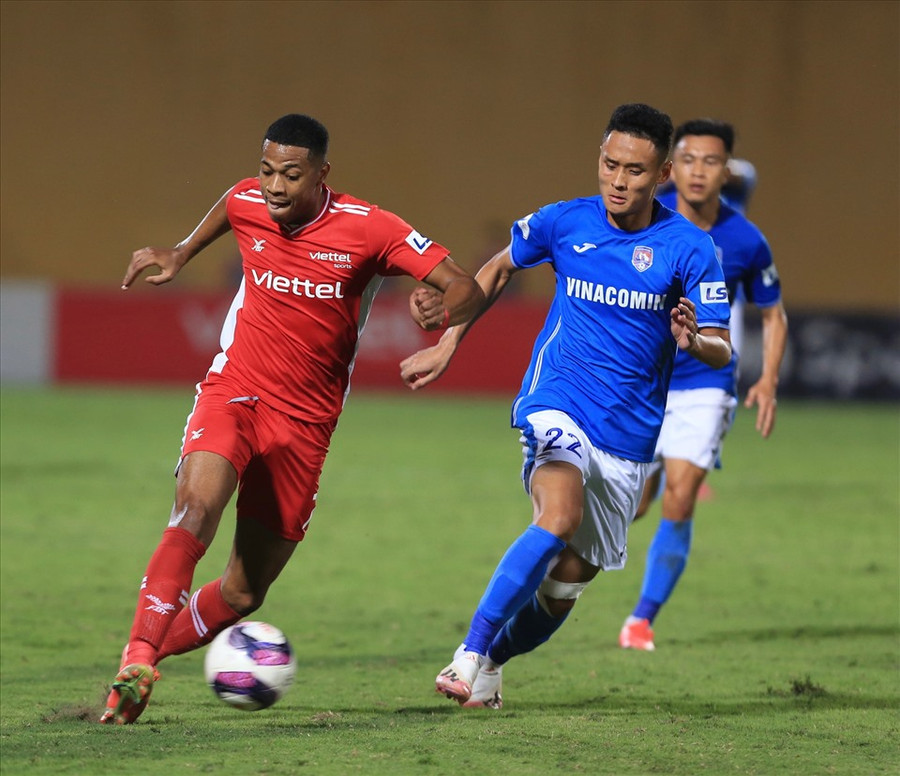 Các nhà tổ chức đều mong sớm đưa V.League trở lại và cần sự chung tay của 14 đội bóng tham dự. Ảnh: VPF