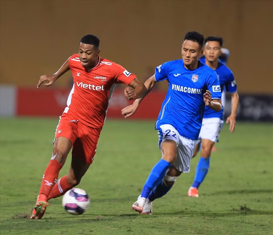 Các nhà tổ chức đều mong sớm đưa V.League trở lại và cần sự chung tay của 14 đội bóng tham dự. Ảnh: VPF