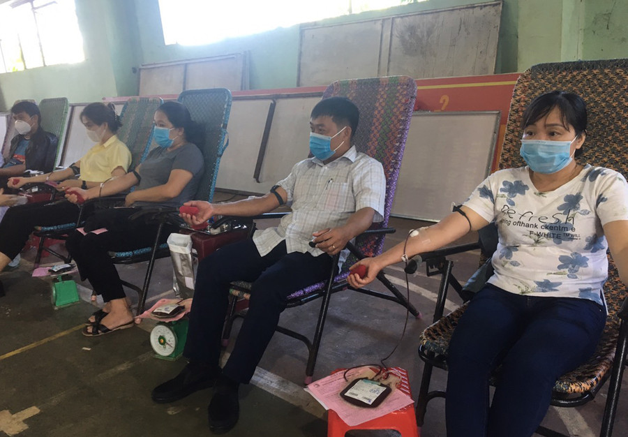Người dân trên địa bàn huyện Chư Păh tham gia hiến máu. Ảnh: Hồng Ngọc Người dân trên địa bàn huyện Chư Păh tham gia hiến máu. Ảnh: Hồng Ngọc
