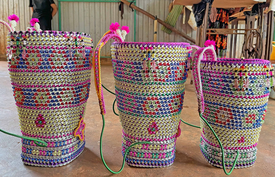 Chiếc gùi do bà Rơ Mah Vo trang trí đầy tính thẩm mỹ