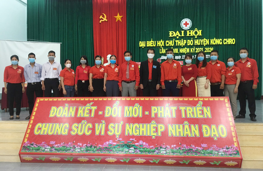 Ban Chấp hành Hội Chữ thập đỏ huyện Kông Chro lần thứ VIII (nhiệm kỳ 2021-2026) ra mắt. Ảnh: Hồng Ngọc Ban Chấp hành Hội Chữ thập đỏ huyện Kông Chro lần thứ VIII, nhiệm kỳ 2021-2026 ra mắt Đại hội. Ảnh: Hồng Ngọc