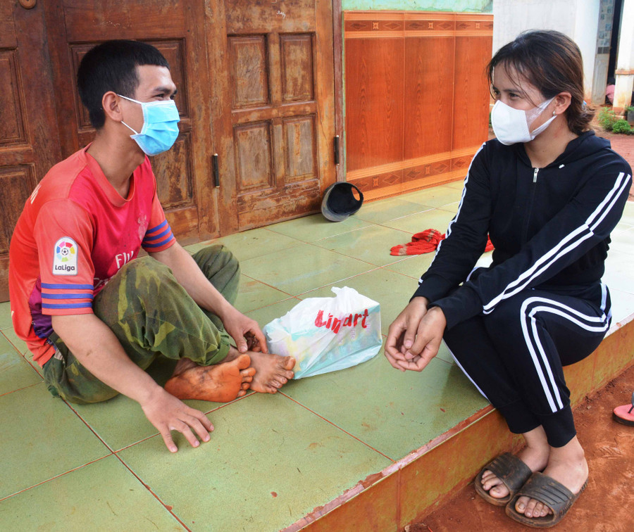 cặp vợ chồng trẻ con Siu H’Lang và Rơ Châm Khánh