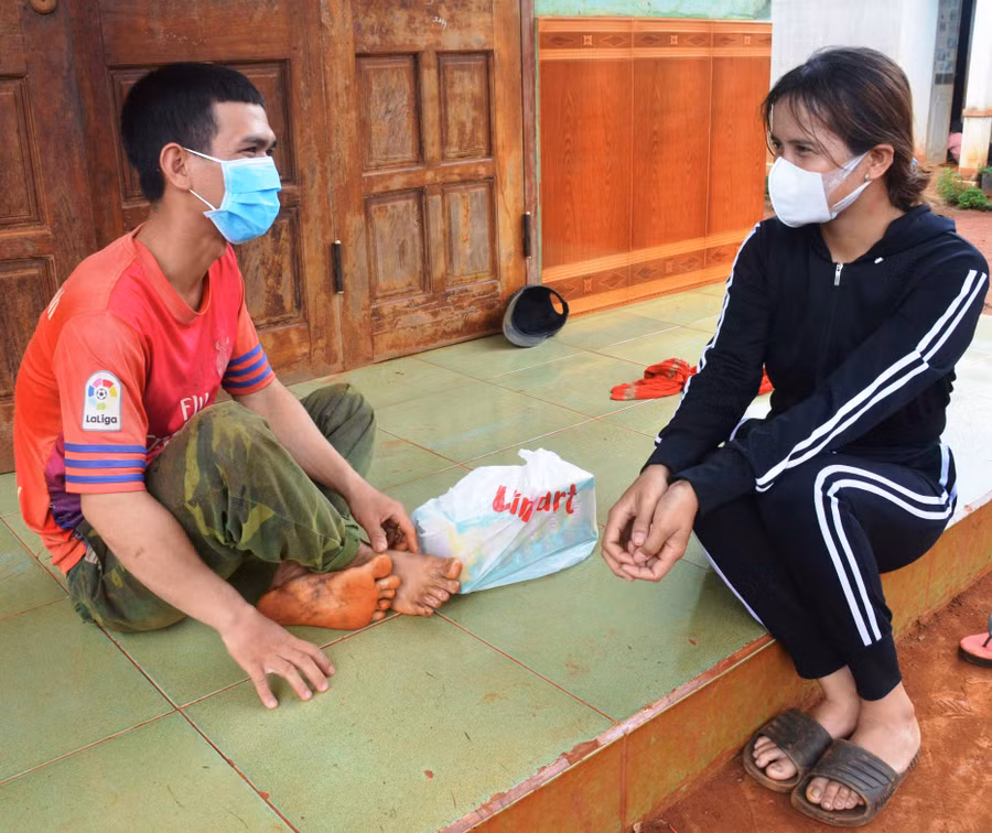 cặp vợ chồng trẻ con Siu H’Lang và Rơ Châm Khánh