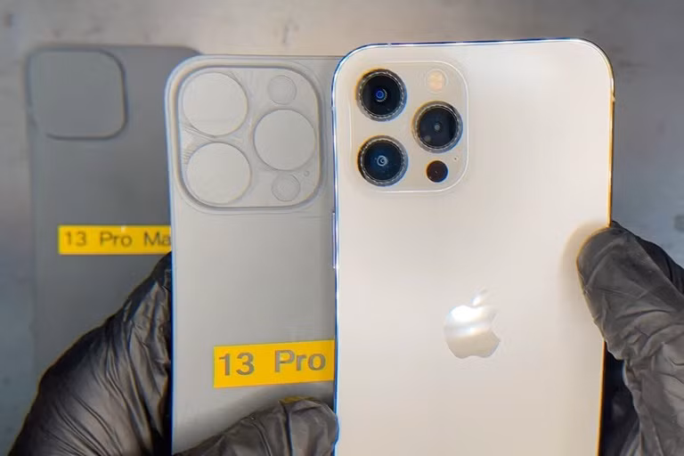 Một trong những mô hình giả iPhone 13 Pro và 13 Pro Max được rò rỉ trên mạng. Ảnh chụp màn hình