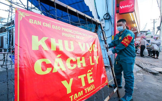 Một điểm phong tỏa trên địa bàn phường An Lạc, quận Bình Tân (Ảnh: Hoàng Triều)  Một điểm phong tỏa trên địa bàn phường An Lạc, quận Bình Tân (Ảnh: Hoàng Triều)