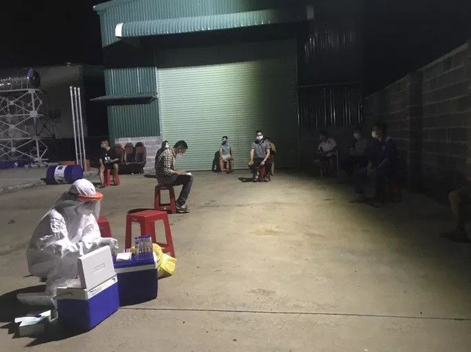 Lực lượng Y tế lấy mẫu xét nghiệm Covid-19 trên địa bàn tỉnh Đắk Lắk