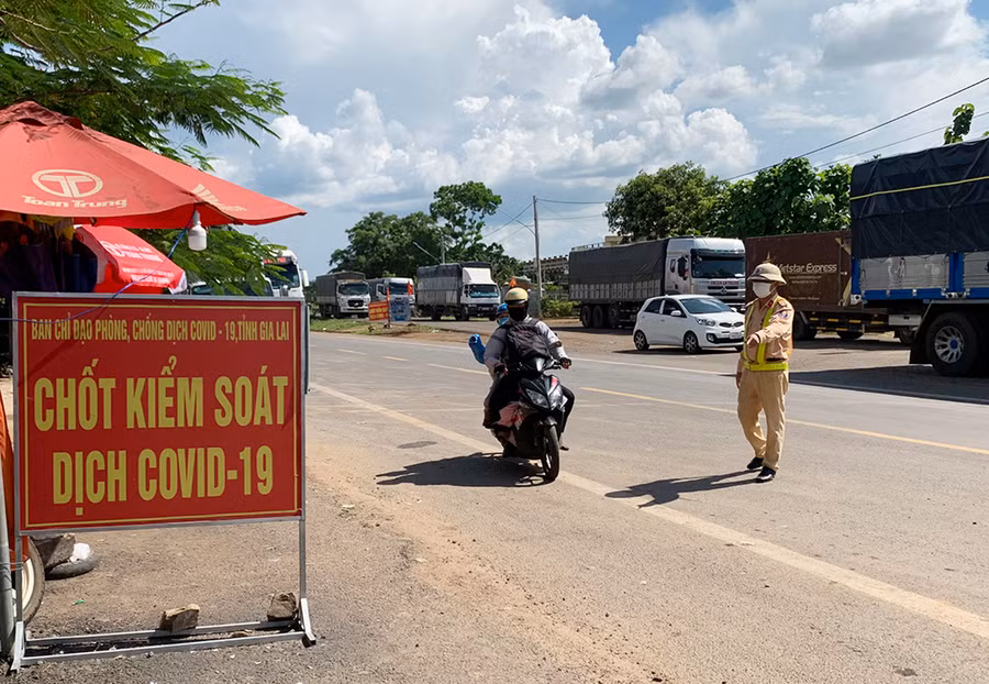 33 Chốt kiểm soát phòng-chống dịch Covid-19 khu vực cầu 110- Ảnh Như Nguyện.jpg