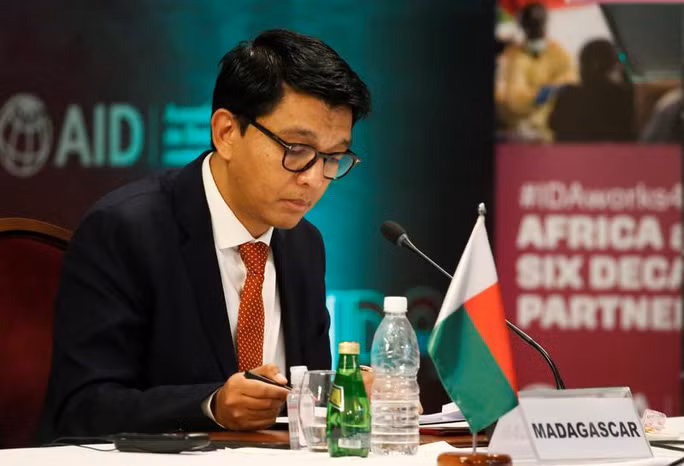 Tổng thống Madagascar Andry Rajoelina tham dự một cuộc họp tại TP Abidjan - Bờ Biển Ngà ngày 15-7. Ảnh: Reuters