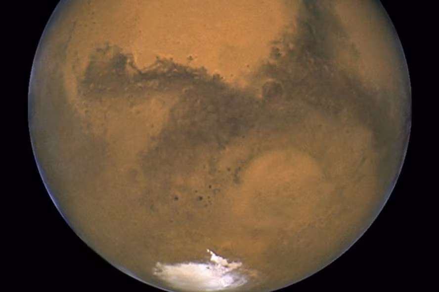 Tranh cãi về hồ nước ở cực nam sao Hỏa. Ảnh: NASA/AP