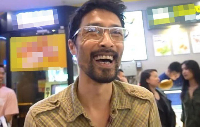 Khi xuất hiện trong một sự kiện ra mắt phim, anh để lộ vẻ già nua và gầy sọp thấy rõ.