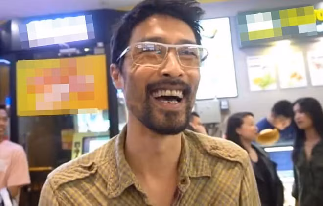 Khi xuất hiện trong một sự kiện ra mắt phim, anh để lộ vẻ già nua và gầy sọp thấy rõ.