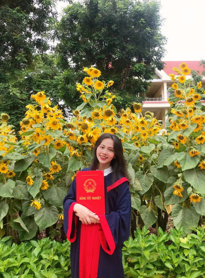 Nữ sinh Lưu Thị Minh Huê đạt 9,75 điểm môn Ngữ Văn trong kỳ thi tốt nghiệp THPT vừa qua. Ảnh: Minh Huê cung cấp