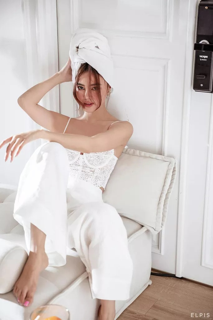 Nữ diễn viên Ninh Dương Lan Ngọc với thần thái quyến rũ