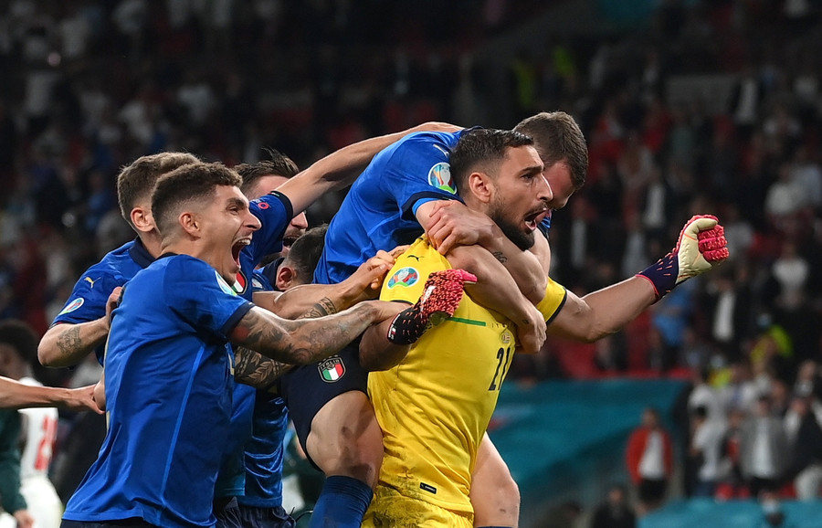 Thủ môn Donnarumma trở thành người hùng của tuyển Ý. Ảnh: REUTERS Thủ môn Donnarumma trở thành người hùng của tuyển Ý. Ảnh: REUTERS