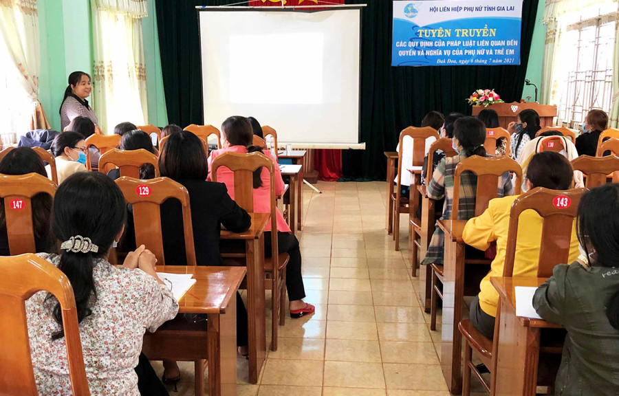 Quang cảnh buổi tuyên truyền. Ảnh: Đinh Yến Quang cảnh buổi tuyên truyền. Ảnh: Đinh Yến
