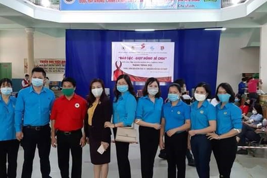 LĐLĐ TP. Bảo Lộc (Lâm Đồng) vận động cán bộ, đoàn viên tích cực tham gia hiến máu tình nguyện. Ảnh Hoàng Thanh