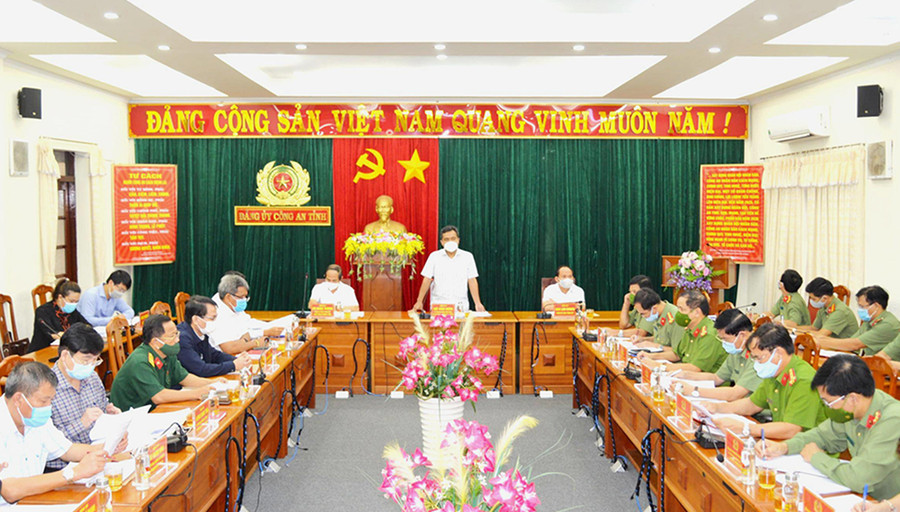  Toàn cảnh buổi làm việc. Ảnh: Nguuyễn Hữu