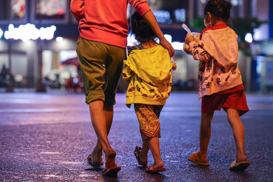 Để không ai bị bỏ lại phía sau trong tình cảnh khó khăn lúc này, luôn cần sự cưu mang, giúp đỡ của cộng đồng. Ảnh: MAI THANH HẢI