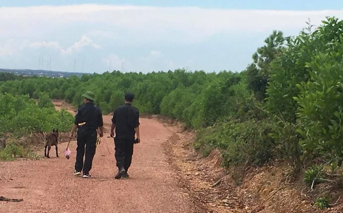 Lực lượng công an đang truy tìm nghi phạm Lực lượng công an đang truy tìm nghi phạm