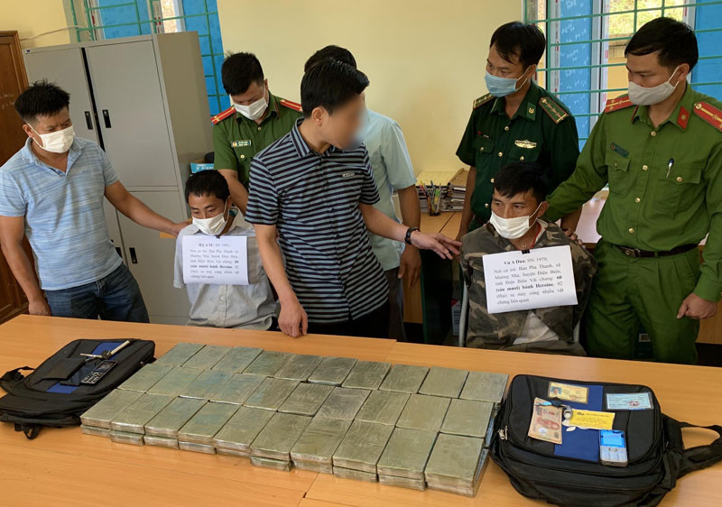 Hai đối tượng bị bắt giữ tại Cơ quan công an.