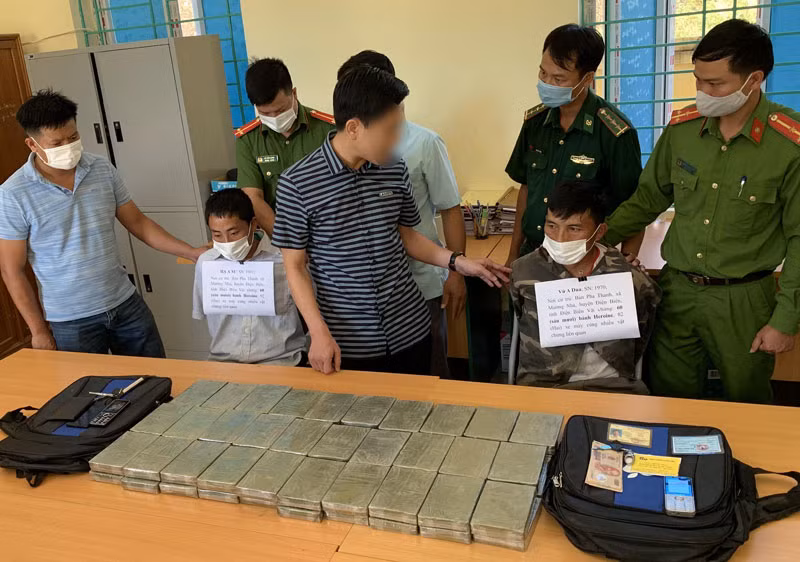 Hai đối tượng bị bắt giữ tại Cơ quan công an.