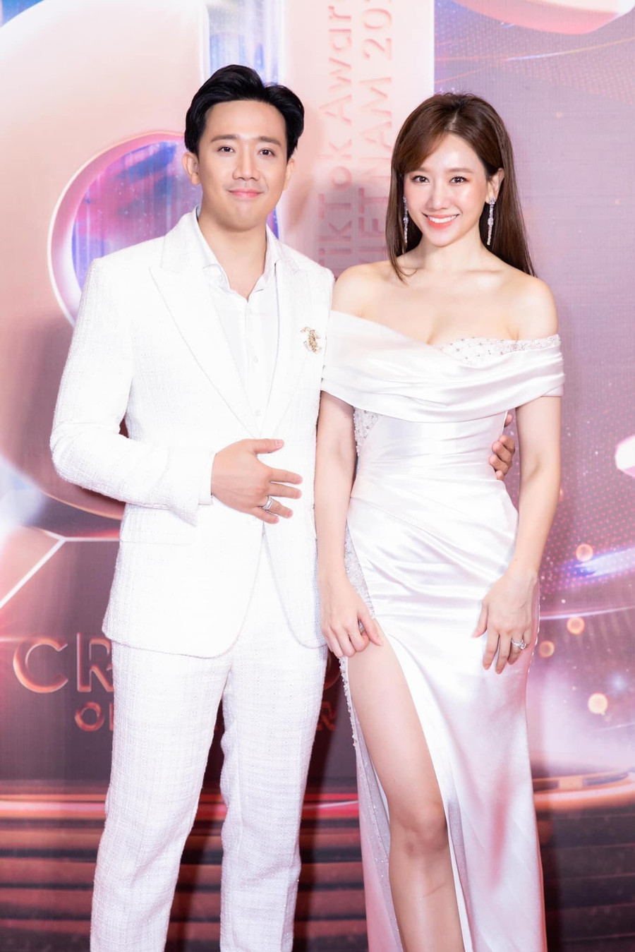 Trải qua sóng gió, cặp đôi có cuộc sống hôn nhân hạnh phúc khiến nhiều người ngưỡng mộ. ẢNH: FBNV