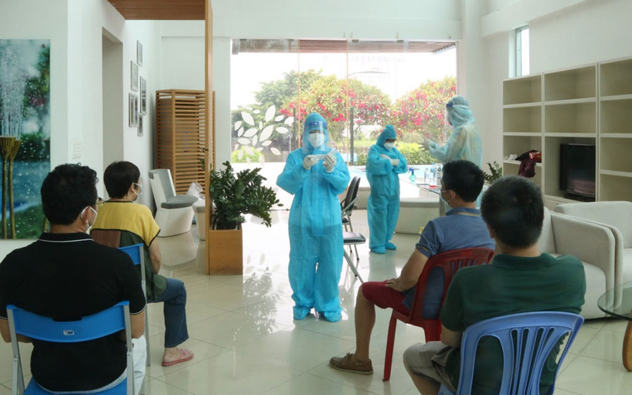 Lấy mẫu xét nghiệm Covid-19 tại Thủ Đức. Ảnh: Trung tâm Y tế Thủ Đức.